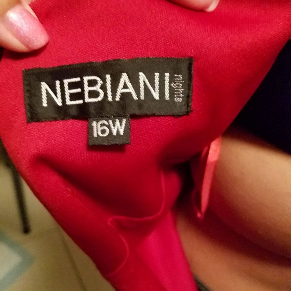 Red dress - Picture 3 of 3